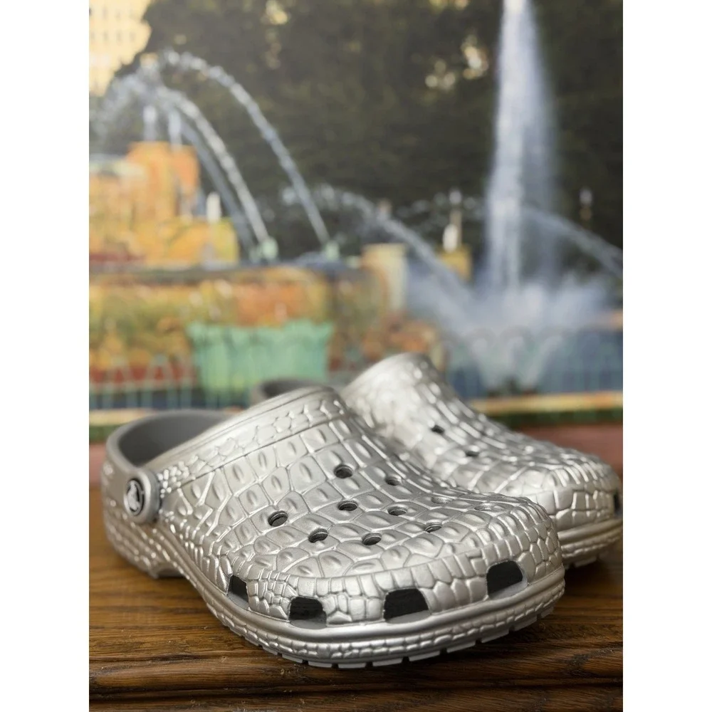 New Crocs Unisex-Adult Classic Crocskin Clogs Silver Metallic Size 4 Men 6 Wmn